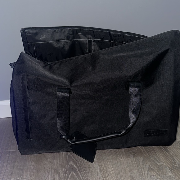 **BRAND NEW** DRAFT KINGS WEEKEND BAG - Picture 5 of 7